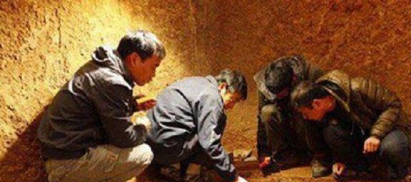 珍贵文物专家说了句话让他十分失望爱游戏app祖坟挖出神秘宝剑疑是